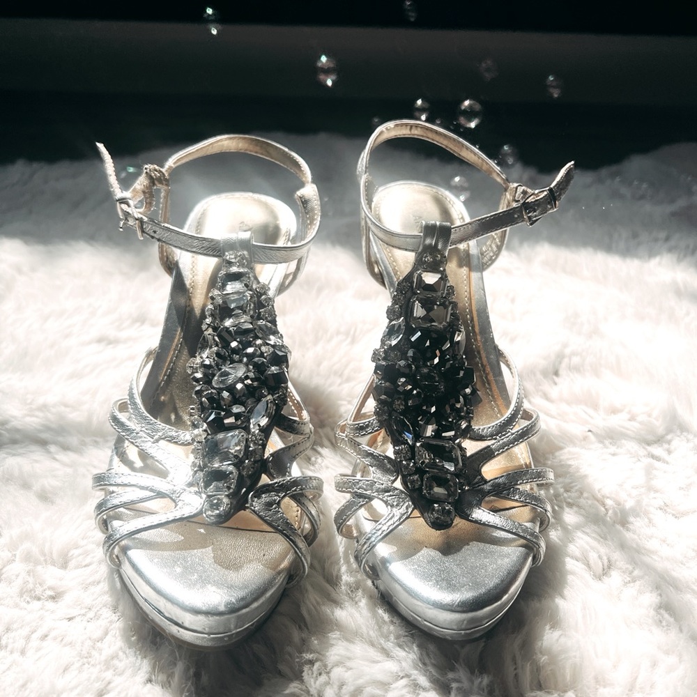 Antonio Melani Size 6 Bejeweled Sandal with Heel and rubber soles.